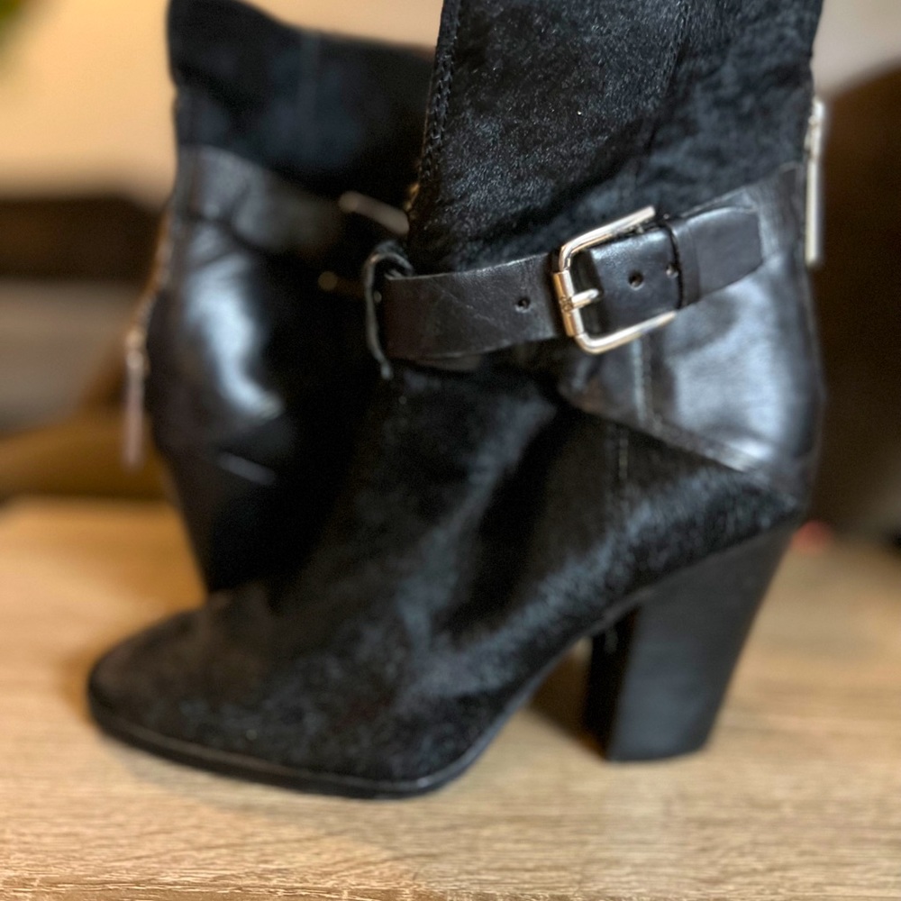 Donald Pliner bootie